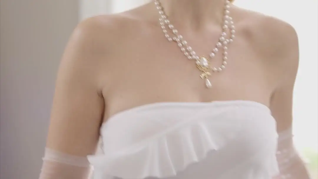 Ops! I Married with My Forgetful Ex-boyfriend: Where Holiday Cheer Masks a Corporate Hostage Situation