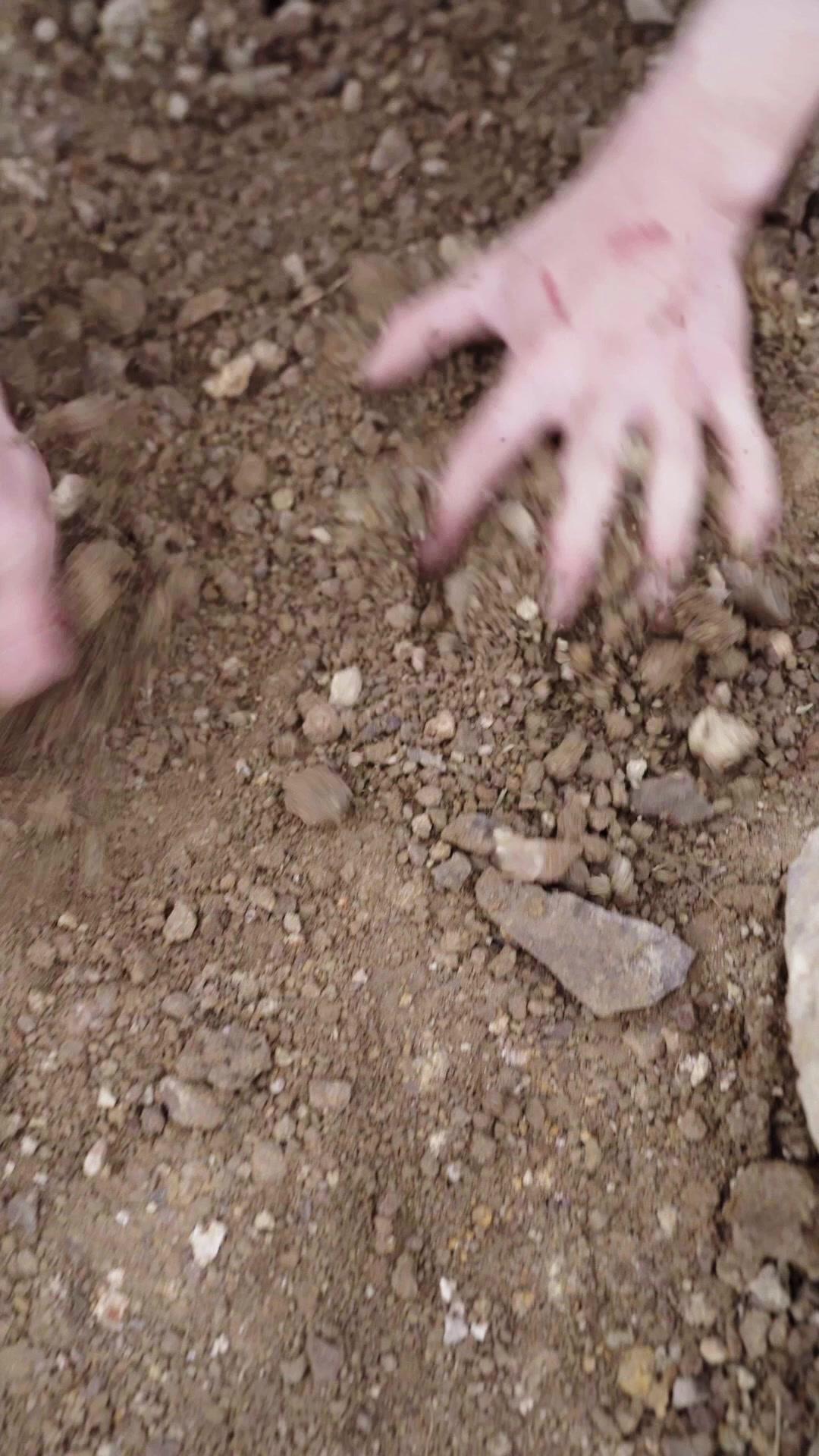 Api Dendam, Cinta yang Terkubur