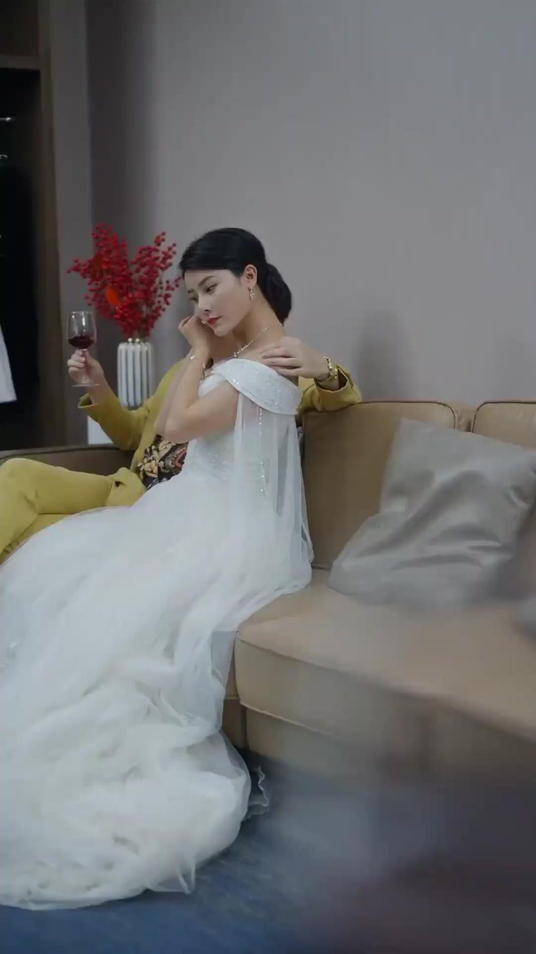 L'Occhio Divino: Da Corriere a Miliardario