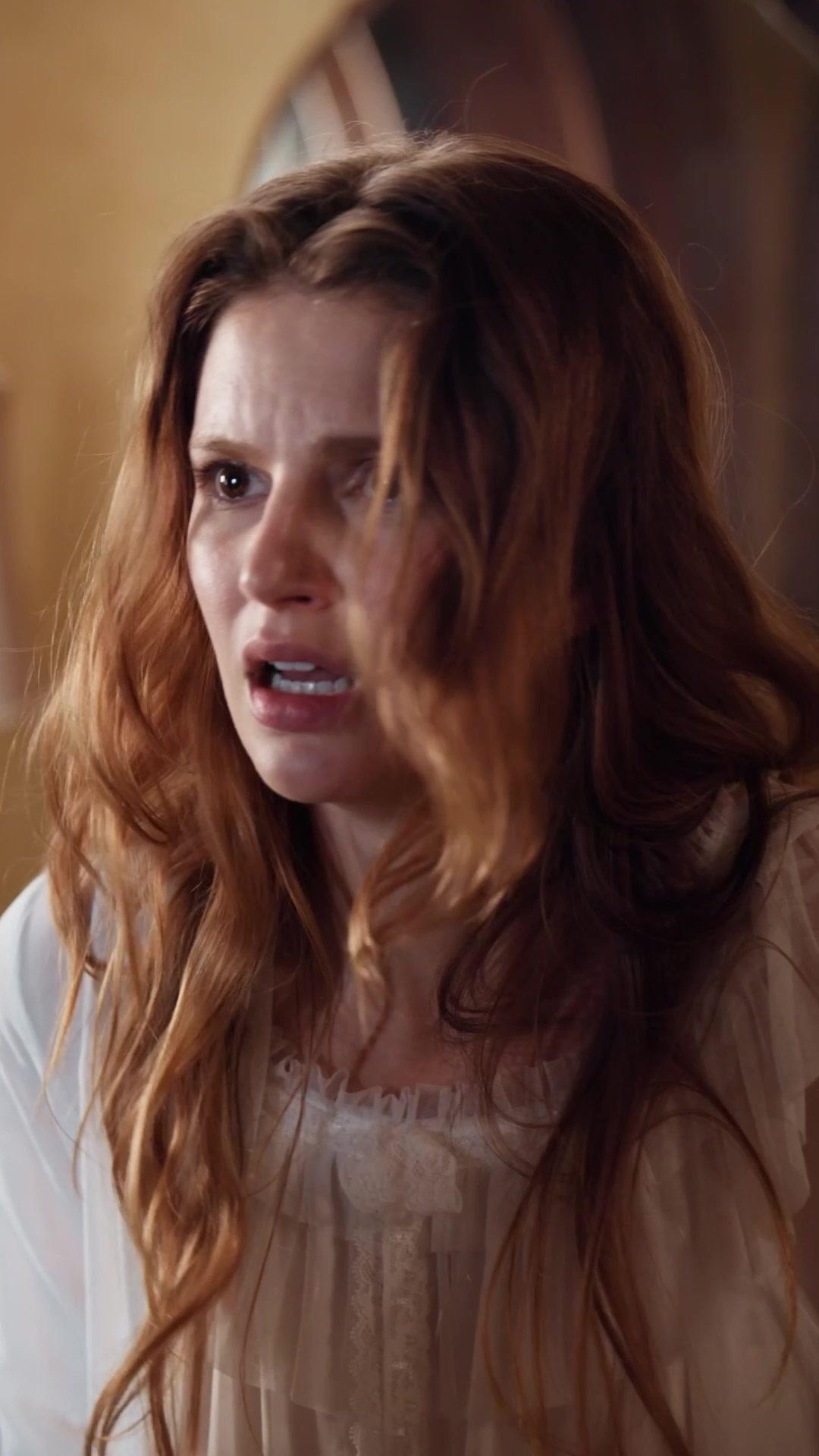 PRISONNIÈRE DE LA MAFIA