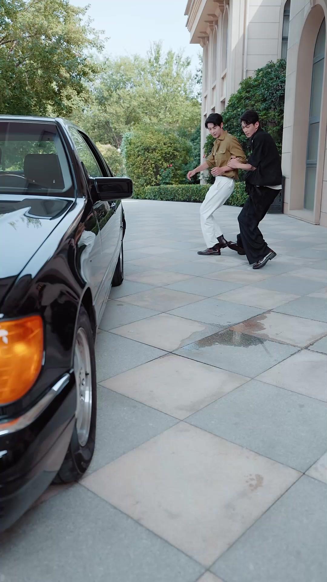 Menaklukkan Hati Tiga Saudara