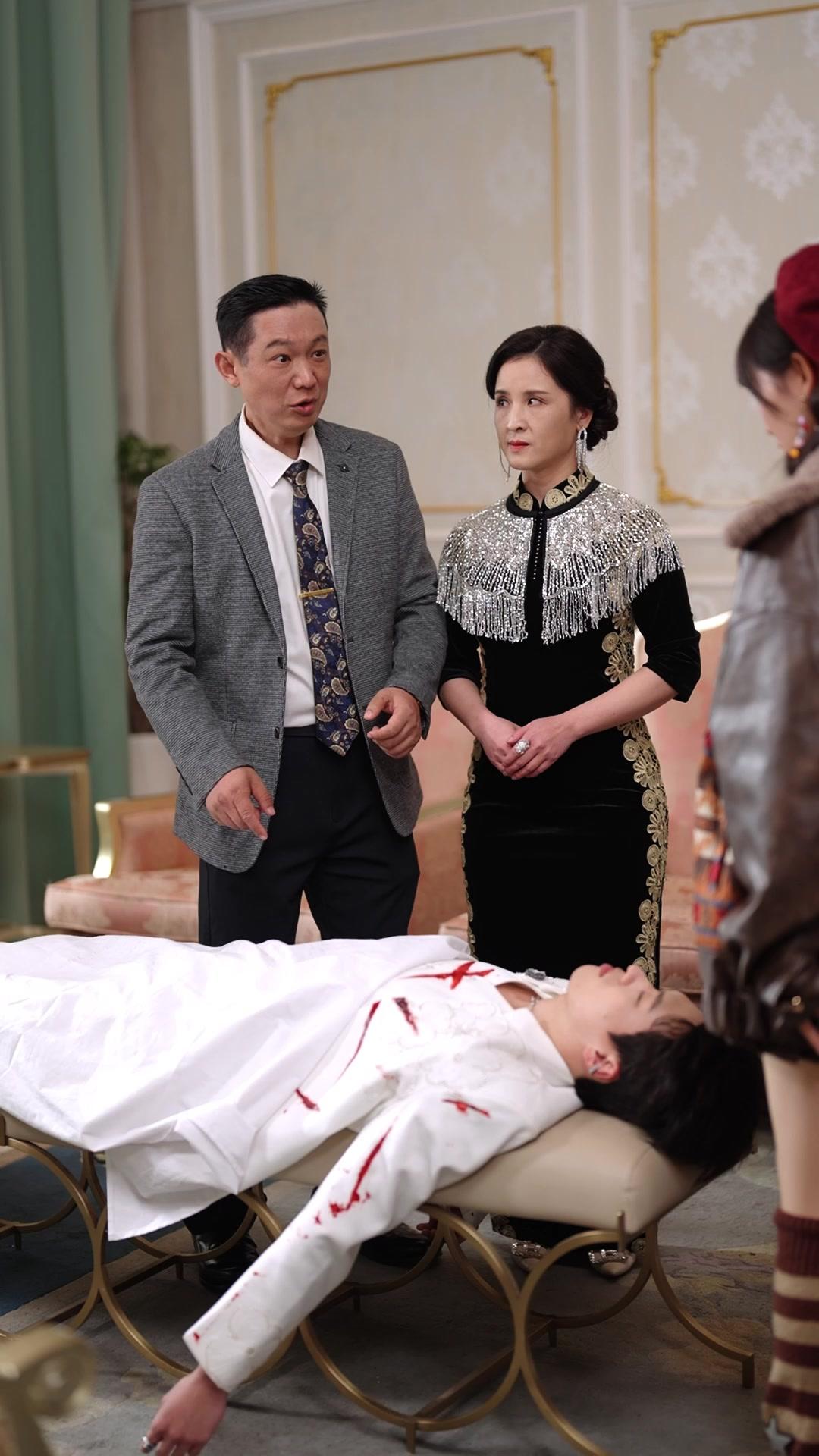 개틀링을 든 신부