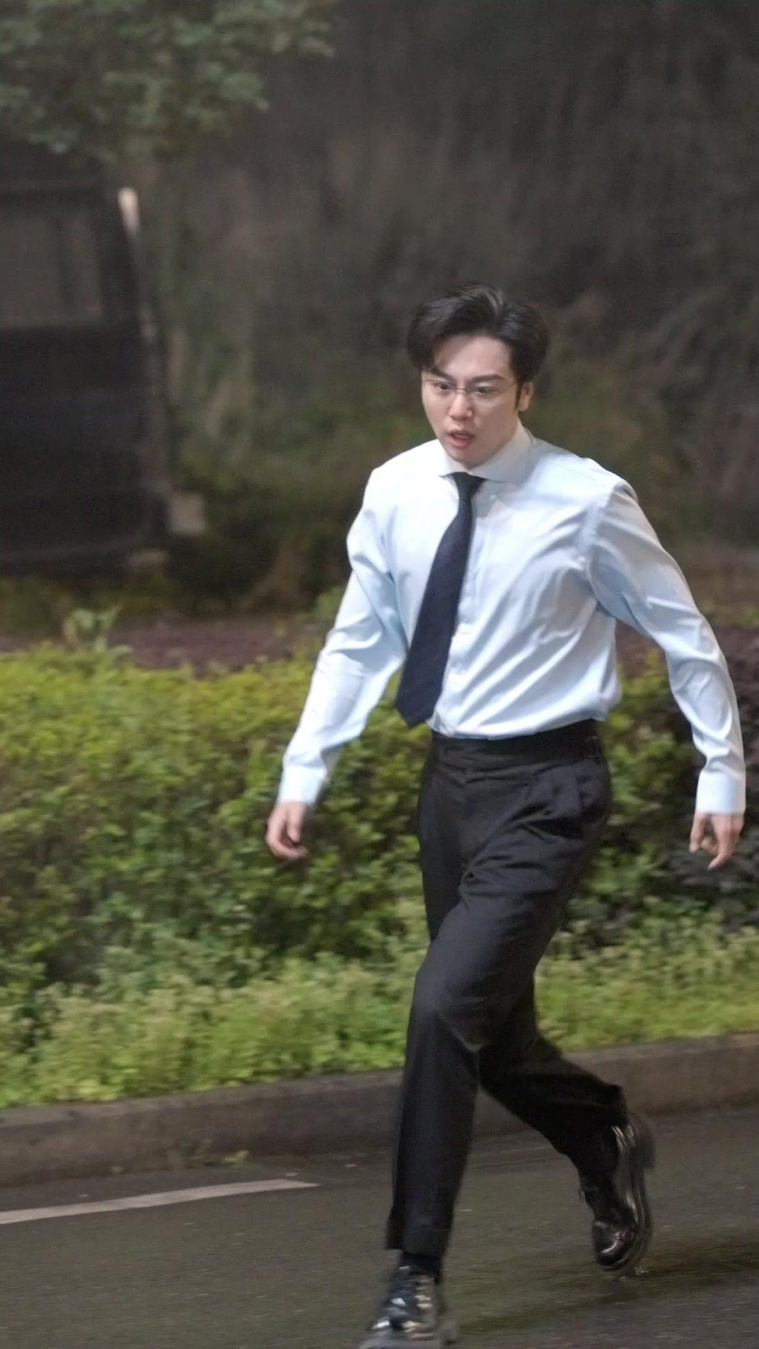 L'ÉTOILE QUI MEURT EN SILENCE