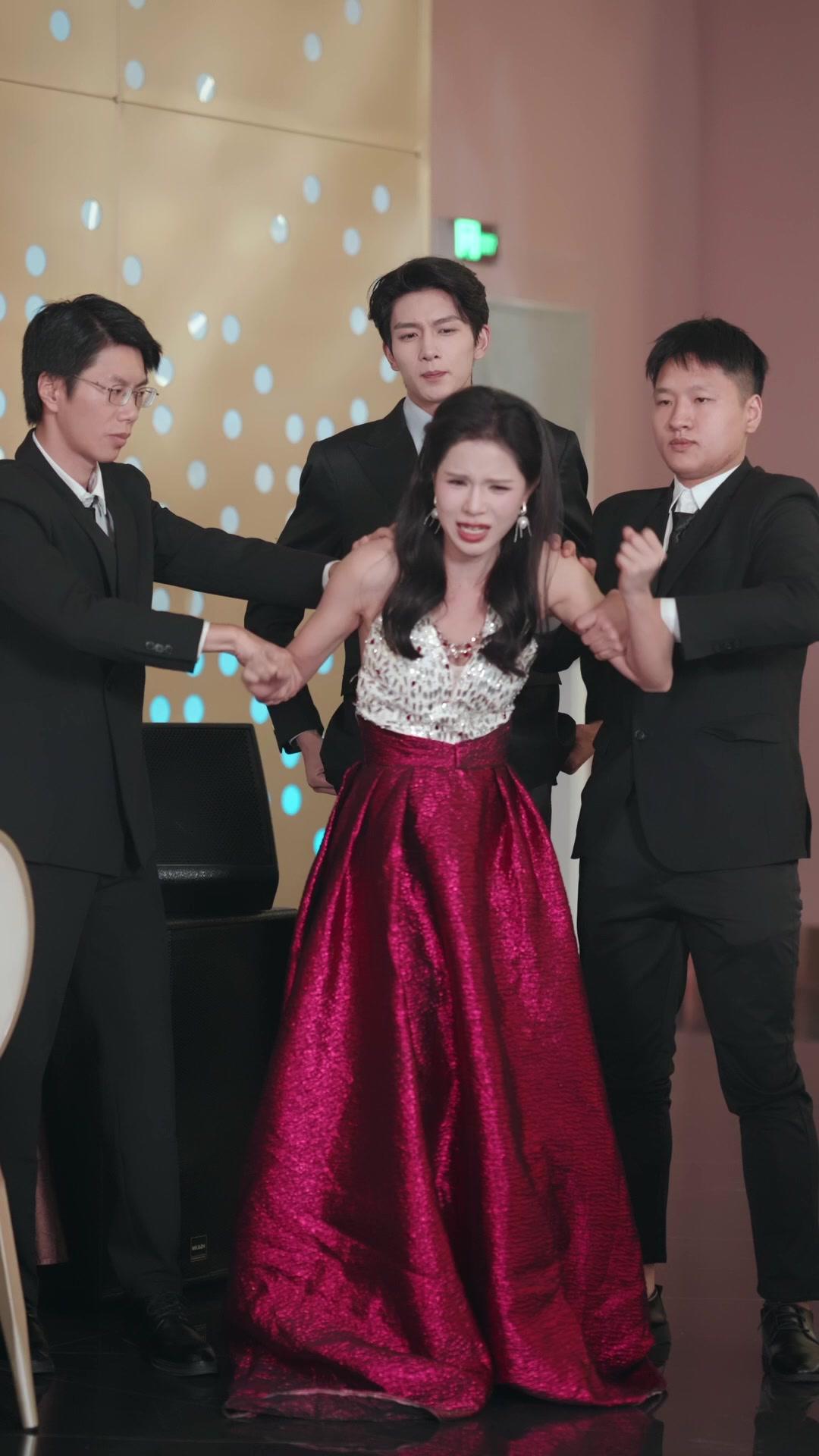 Identiti Rahsianya Mengejutkan Dunia