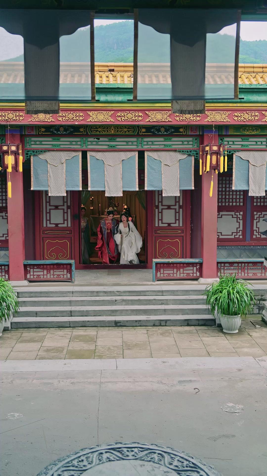 Der Tyrann und die Erzprinzessin