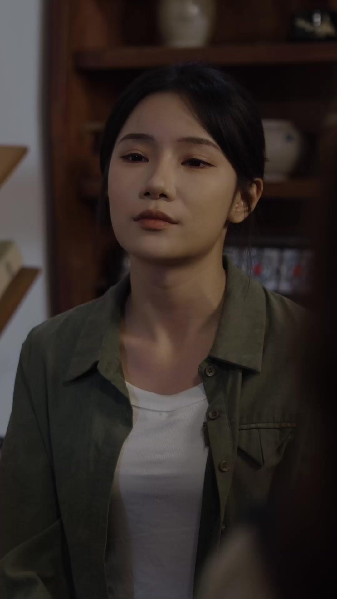 DEMI-MORT, DEMI-VIVANTE