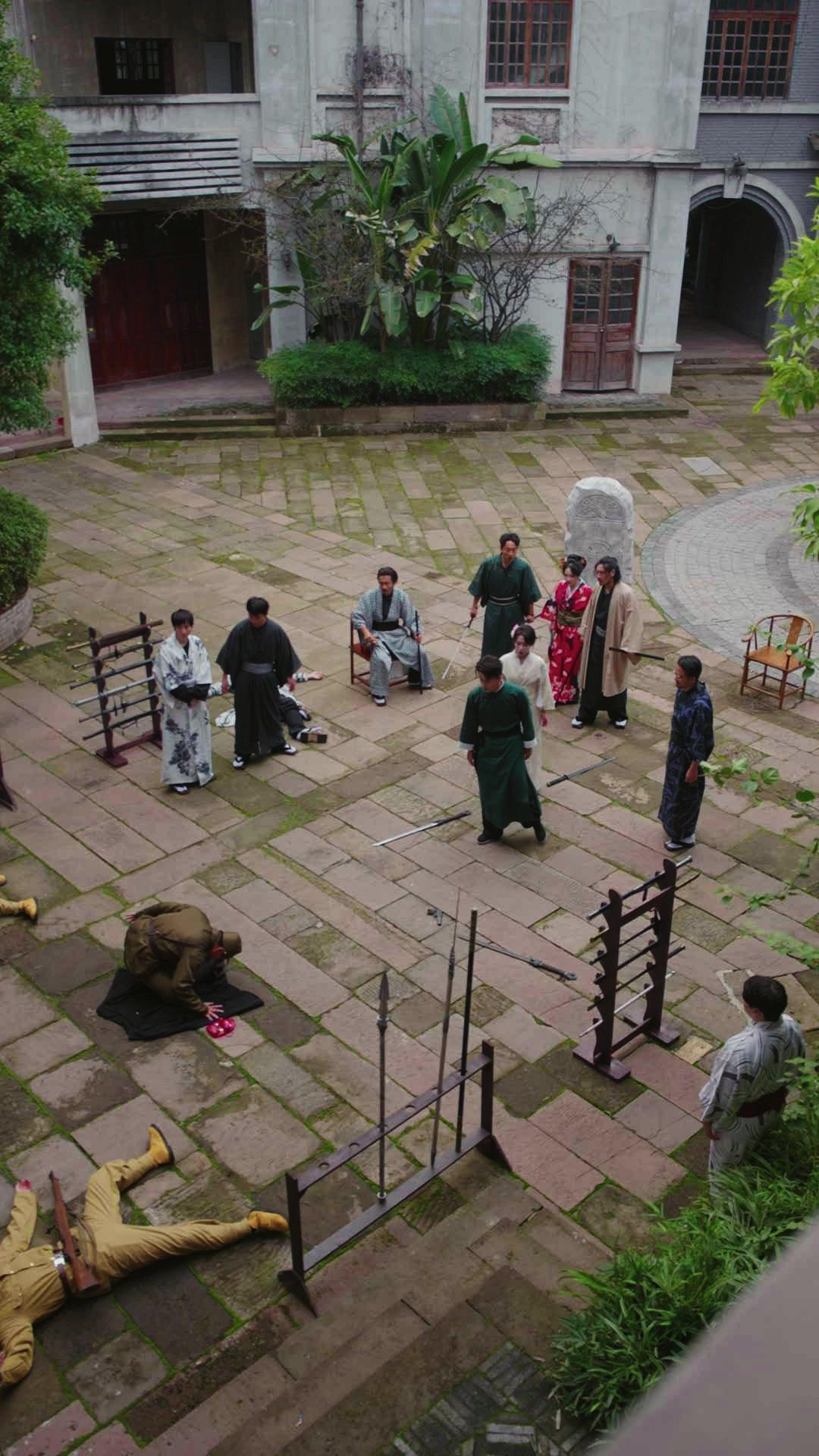 Alzo el filo del Este 