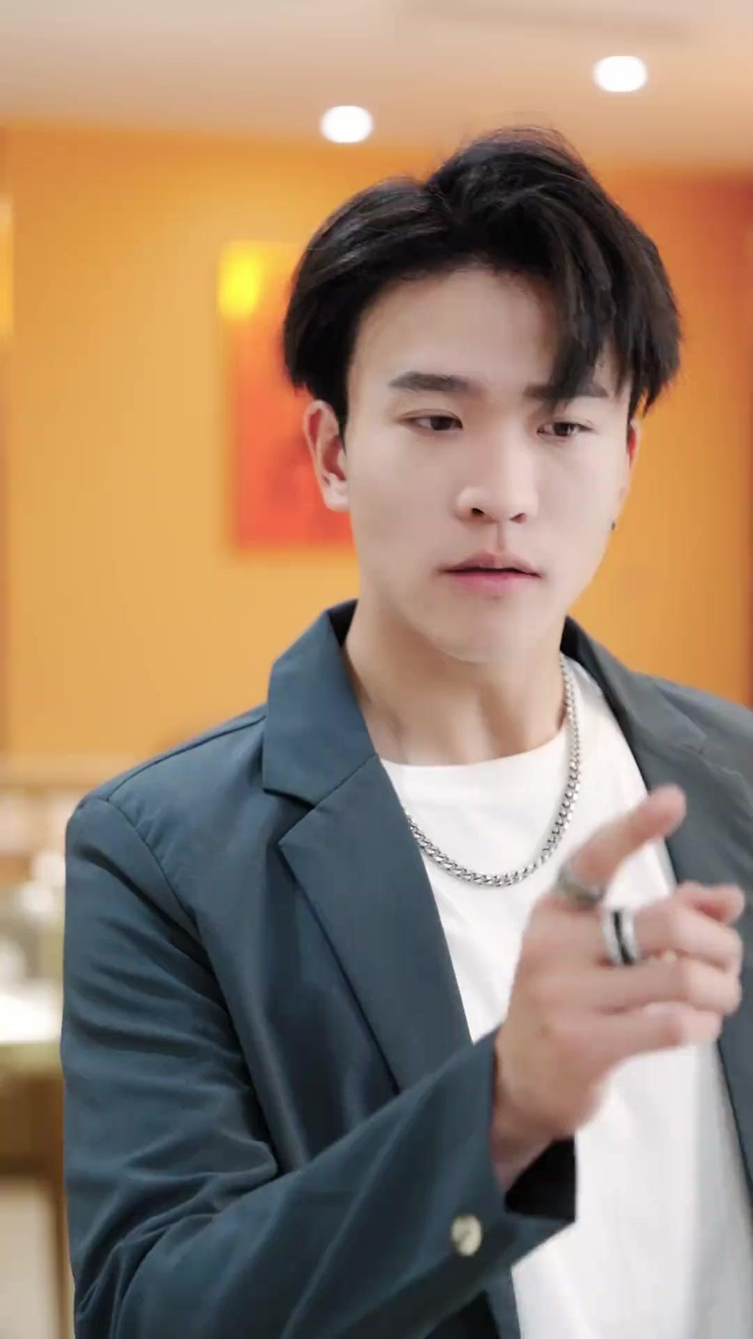 The CEO’s Rebirth: Protecting His True Heir