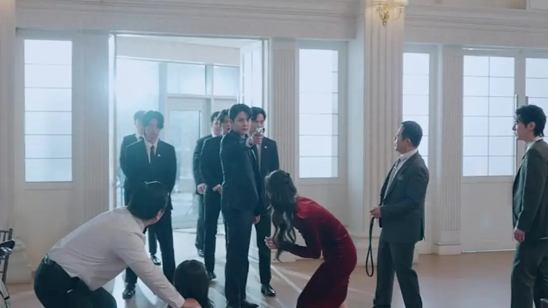 Giấc Mộng Hào Môn: Chiếc Đồng Hồ Máu Và Nụ Cười Đỏ Thẫm