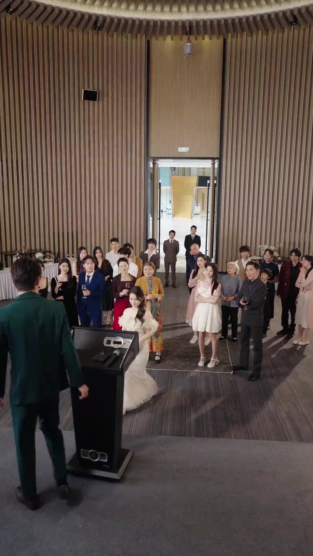 ​​L'HÉRITIÈRE AUX DEUX VISAGES