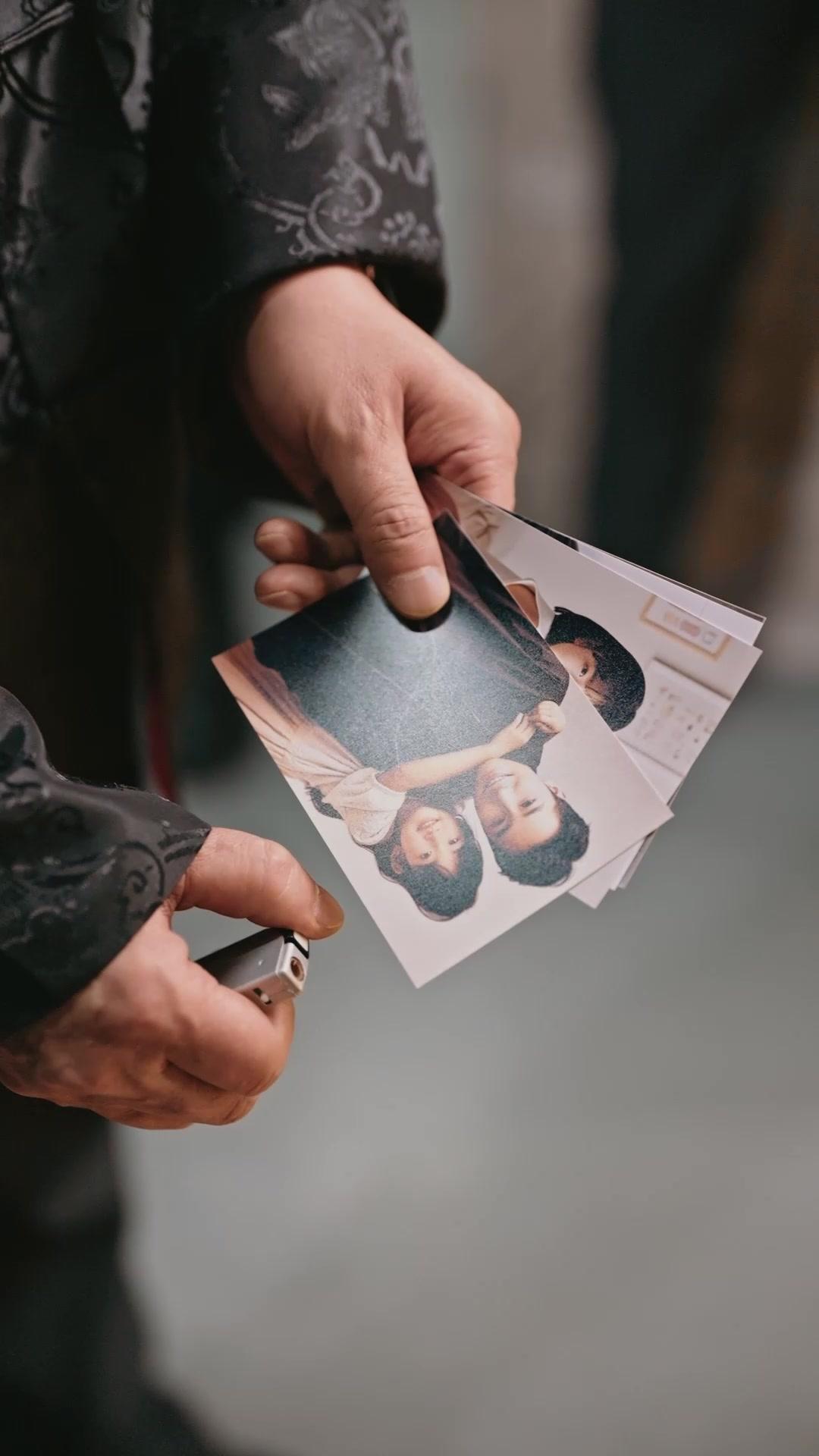 Las estrellas brillan en el cielo