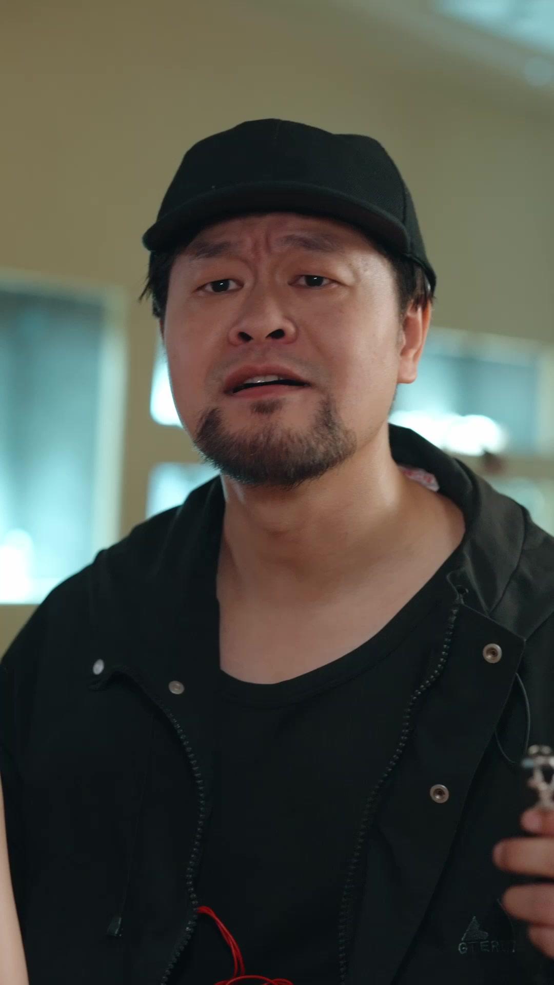 Satu Atap, Dua Kisah Cinta