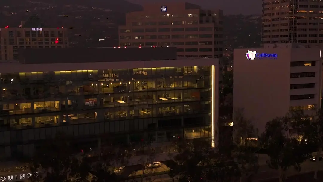 Blind Date with My Boss: The Champagne Trap and the Glowing Bottle