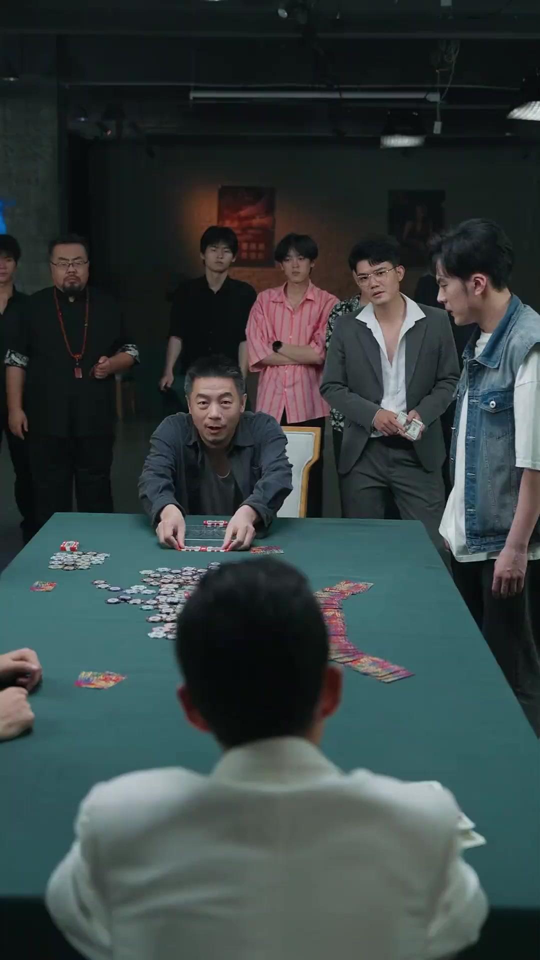 (Lồng tiếng)Bí Mật Trên Bàn Bài