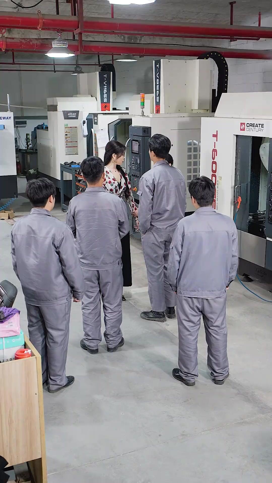 すみません、勤務時間外です