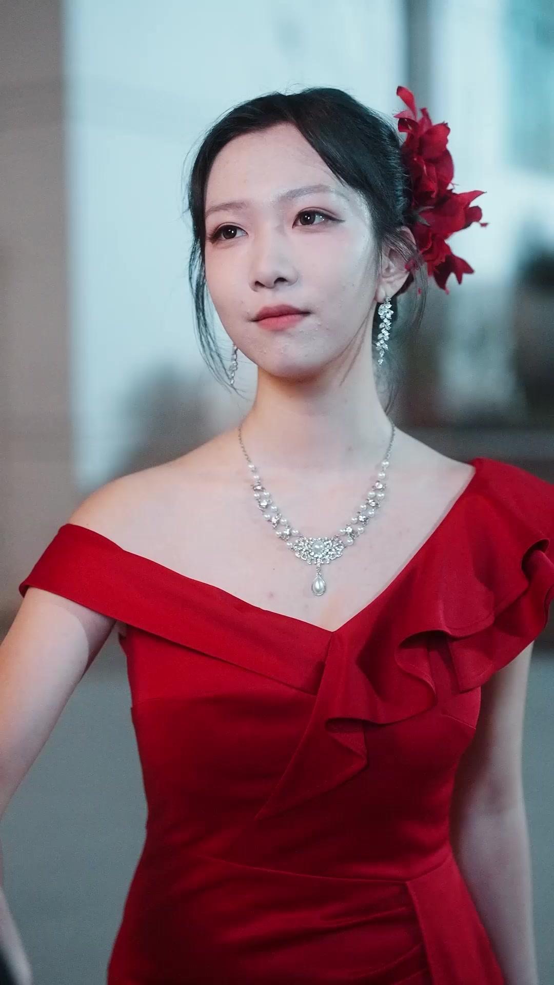 Primadona dan Pengawalnya