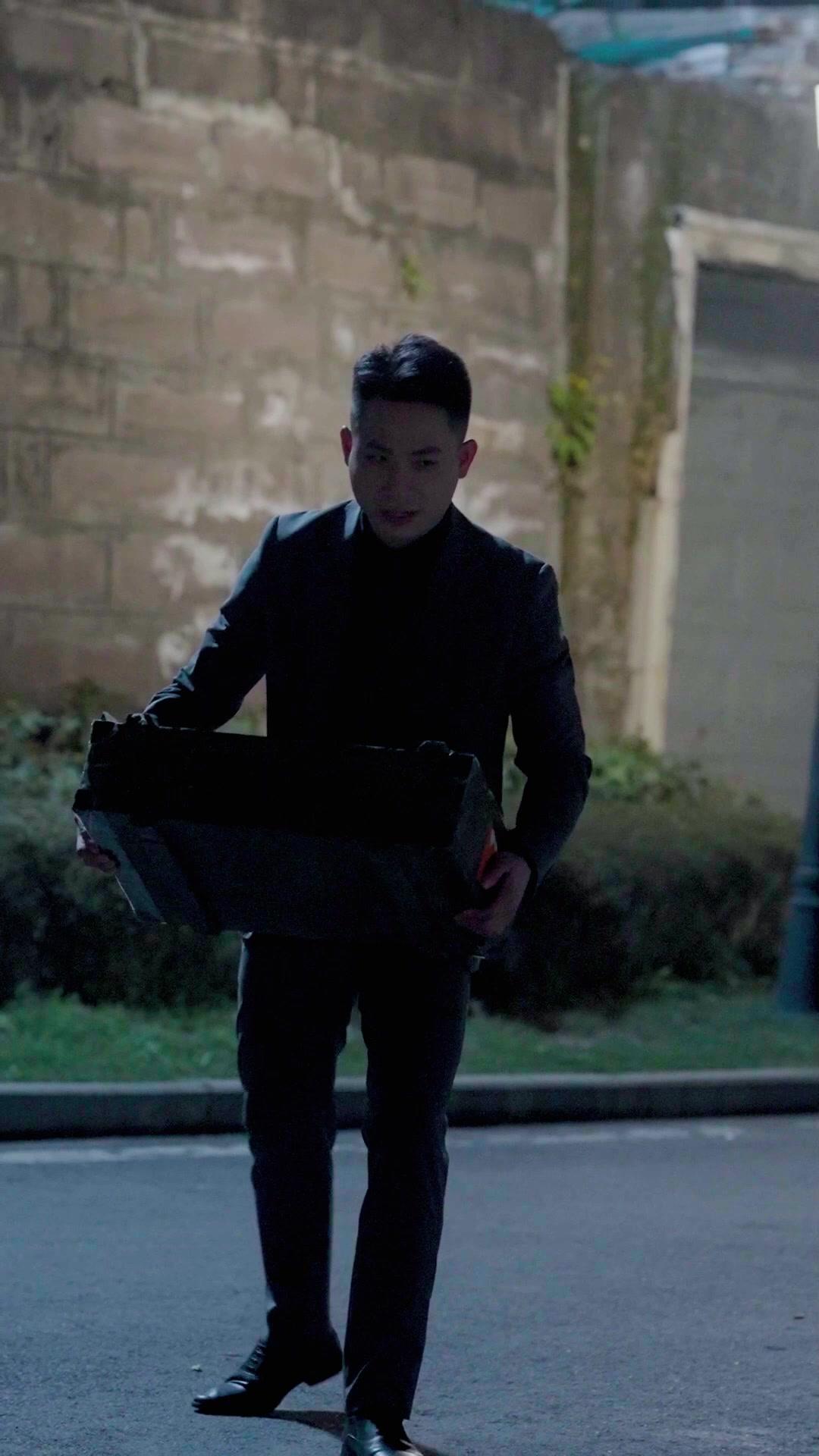 Versteckter Boss： Mehr als ein Lieferant