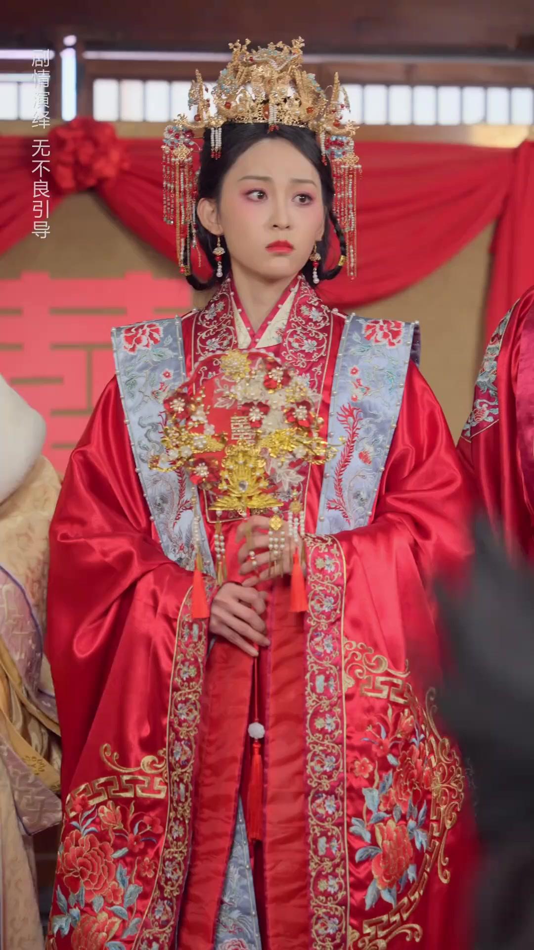 Terk kadın, dize getiriyor