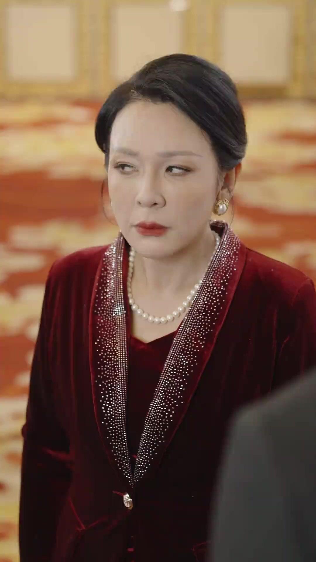 A Tia da Cantina É a Verdadeira Chefe