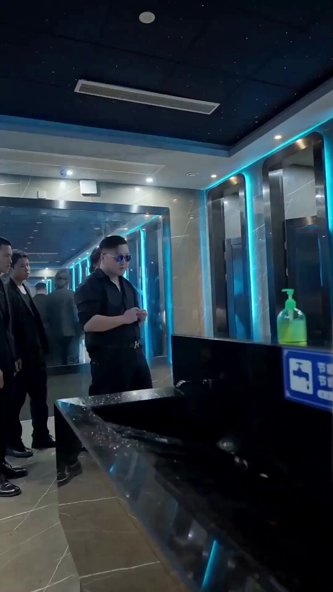 (Lồng tiếng) Chi Tiền Cho Gái