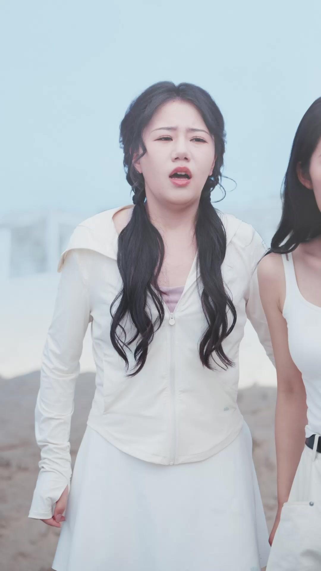 Lari!  Jerung raksasa datang!