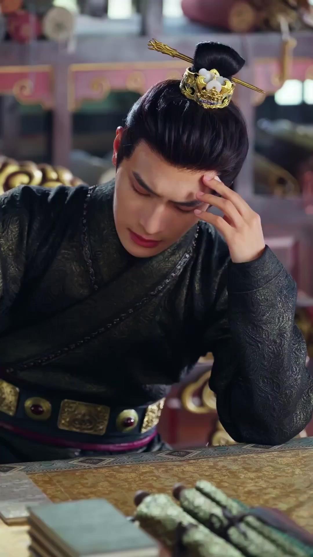 (Doblado) Lo hice rey, me encadenó