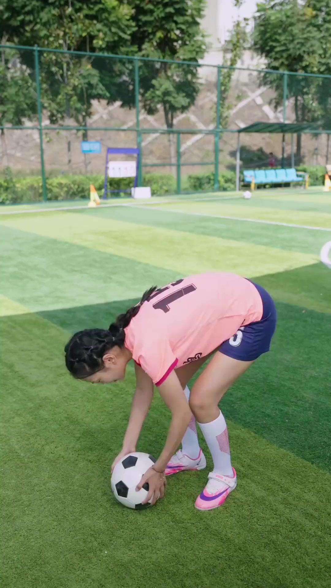 Wanita Juga Bisa Bola