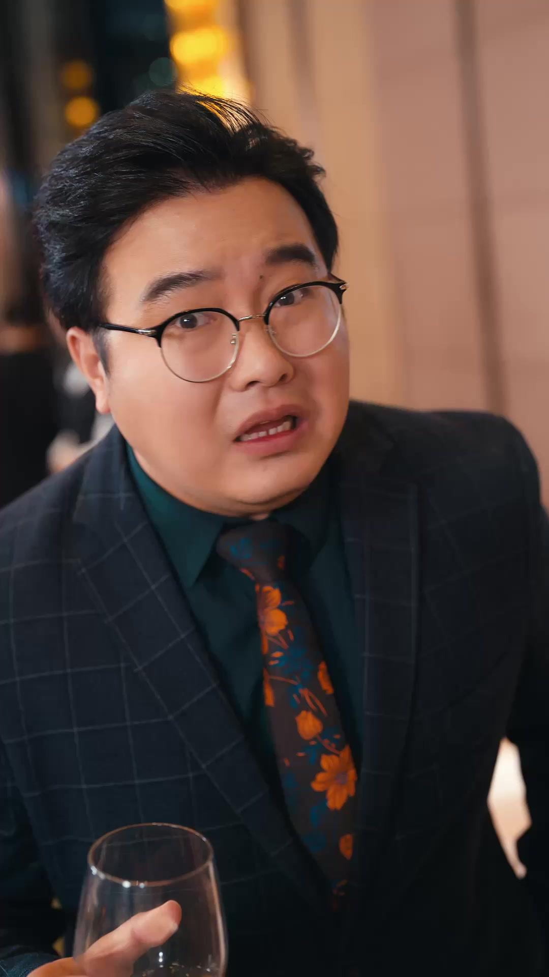 我爸去當保全，撿回一個總裁媽