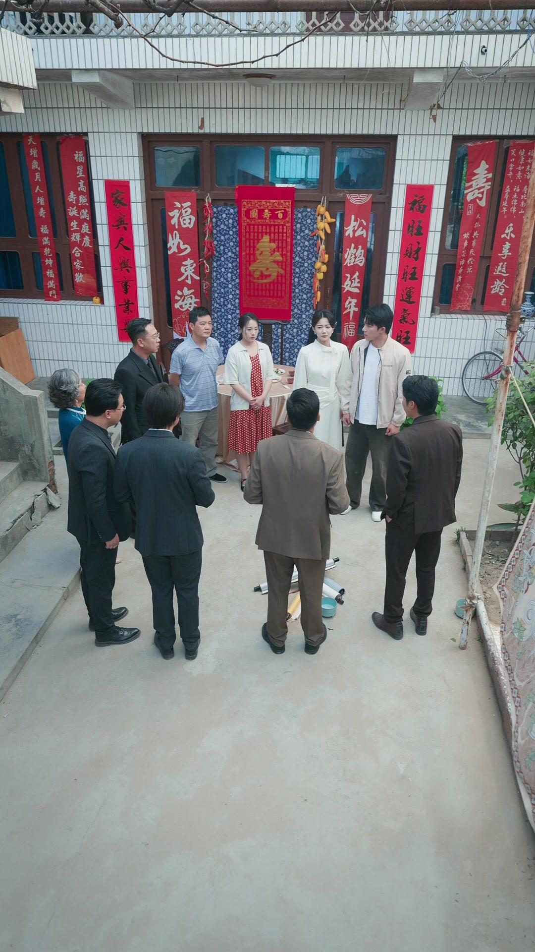 La más guapa no me suelta