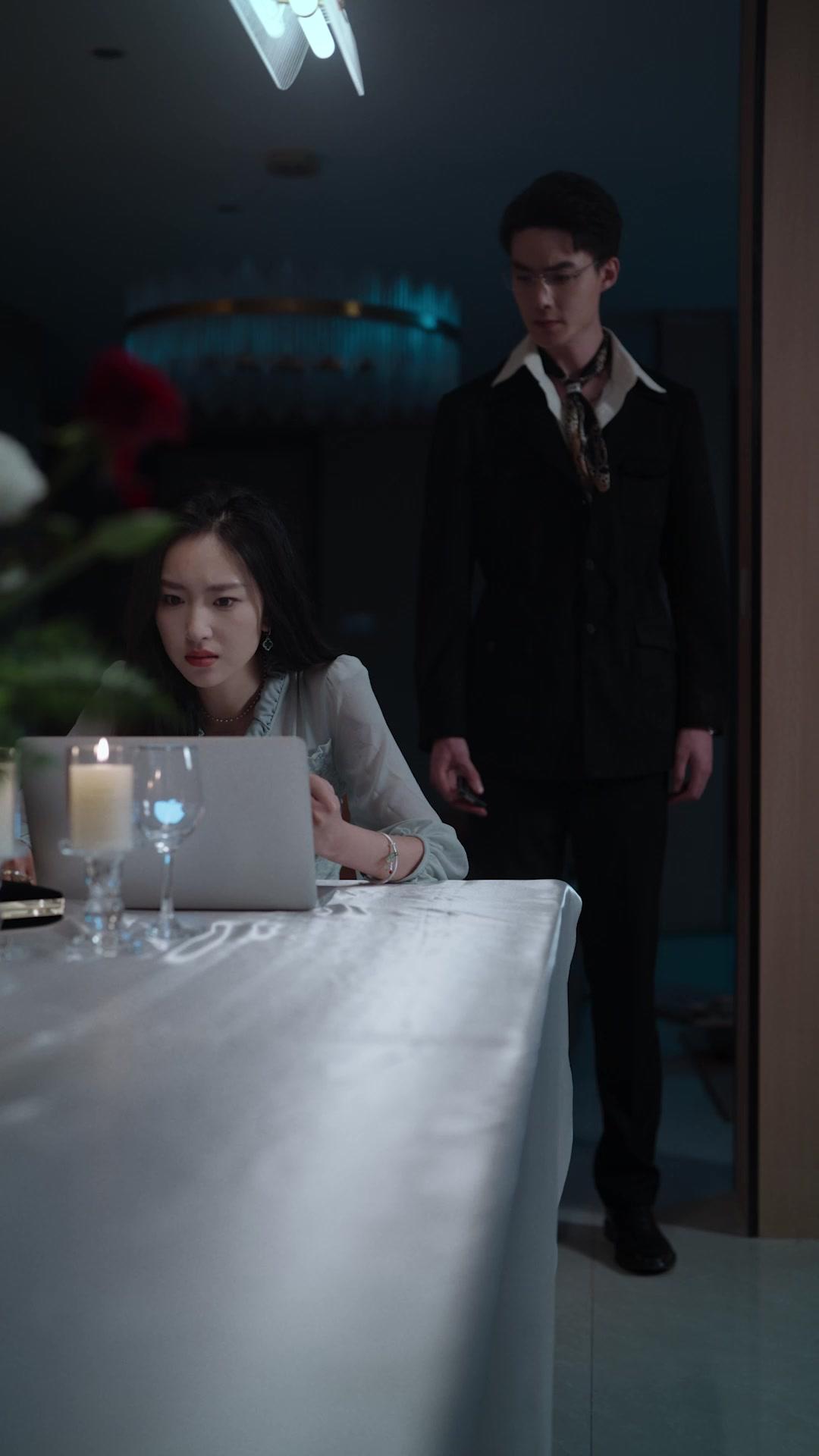 불꽃 뒤에 숨은 나