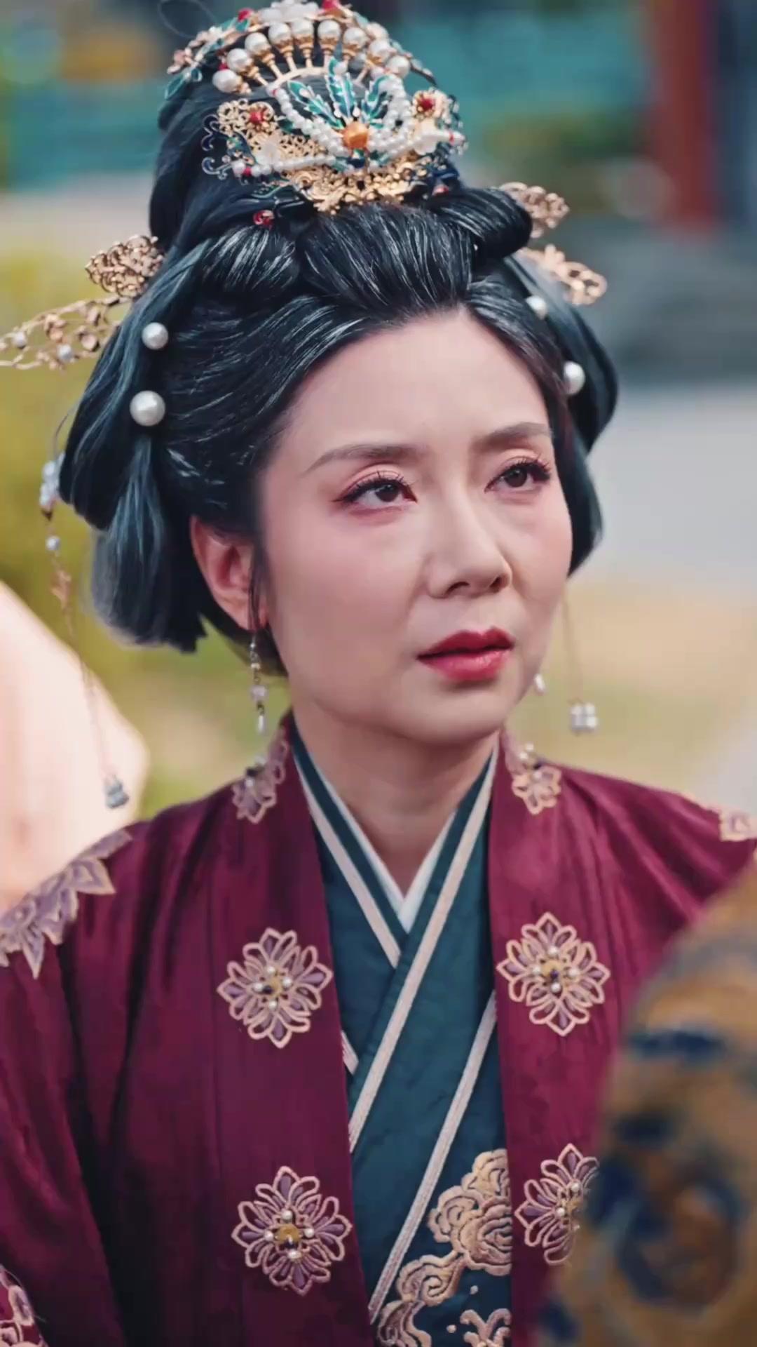 Ibuku dayang, Aku Kaisar