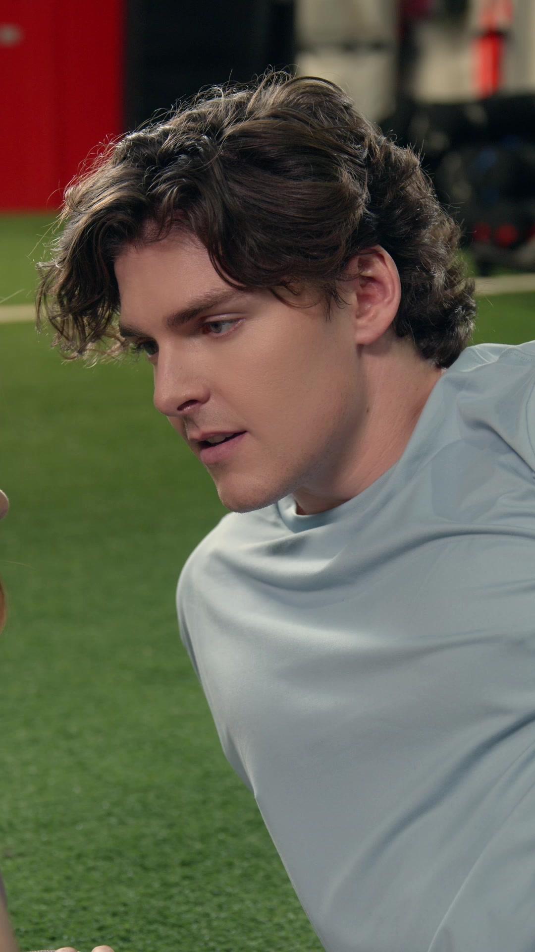 O jogador atraente e sua garota