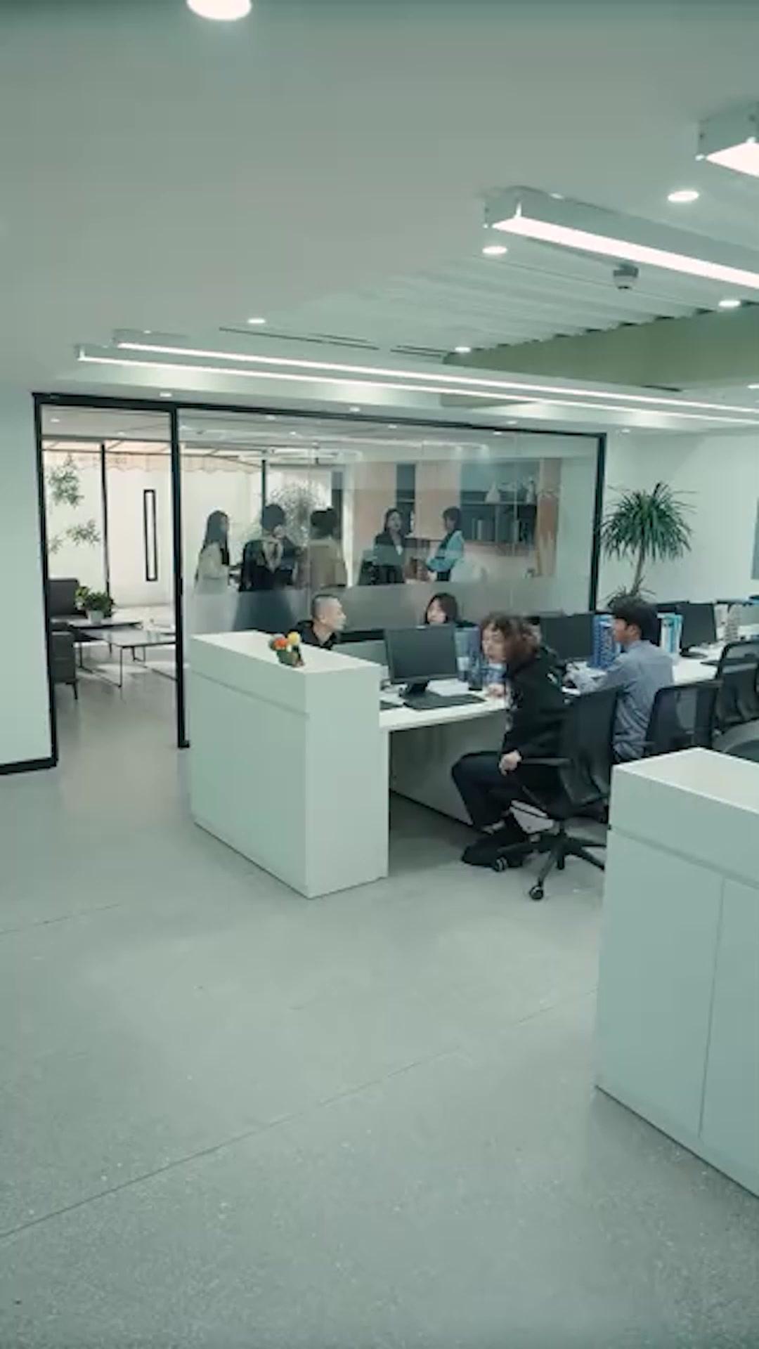 الزوجة الجميلة الغنية و الزواج السريع