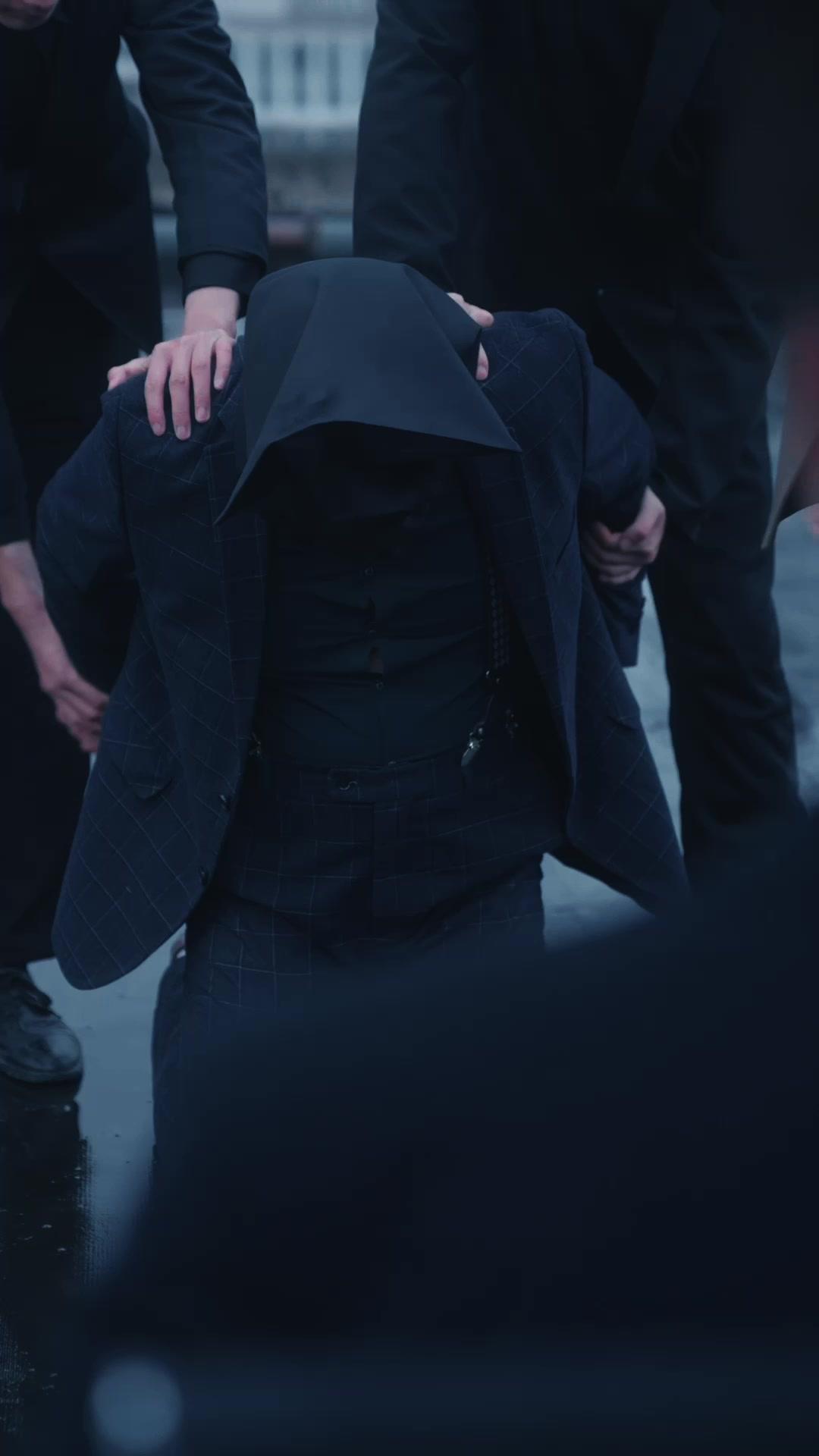 Cinta di Balik Lukisan