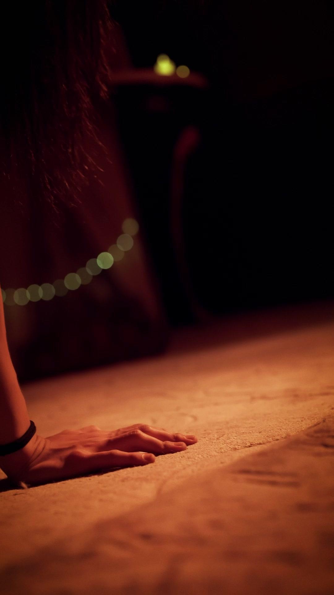 她的偏執，她的臣服