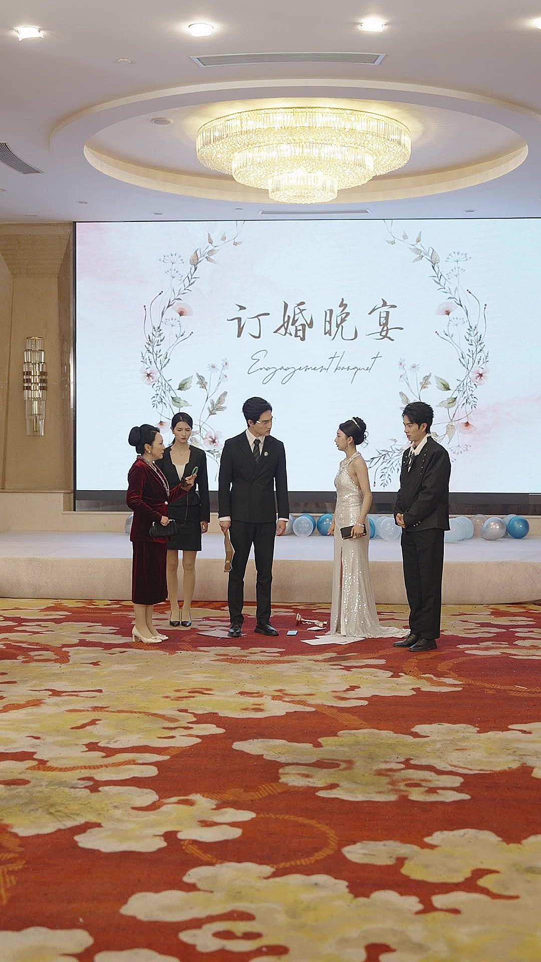 A Tia da Cantina É a Verdadeira Chefe