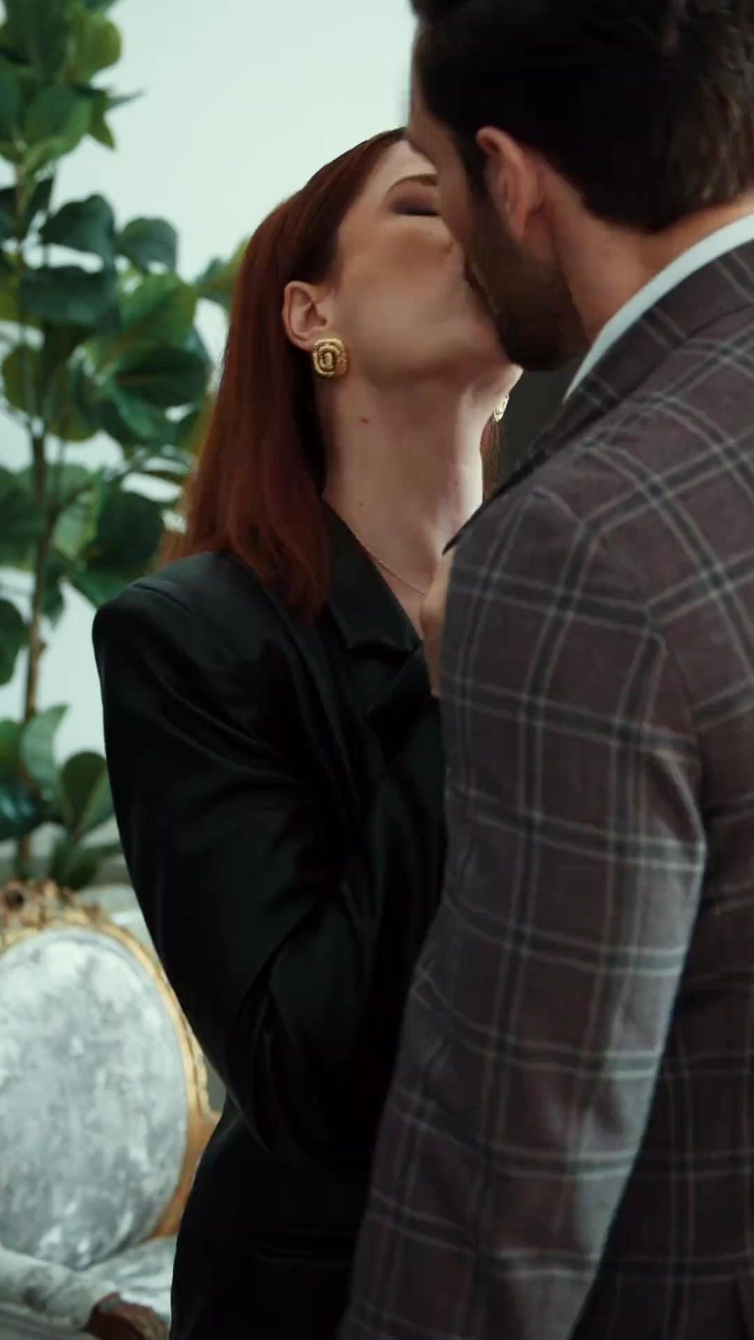 (Dublagem) A Amante Secreta do Poderoso Chefão