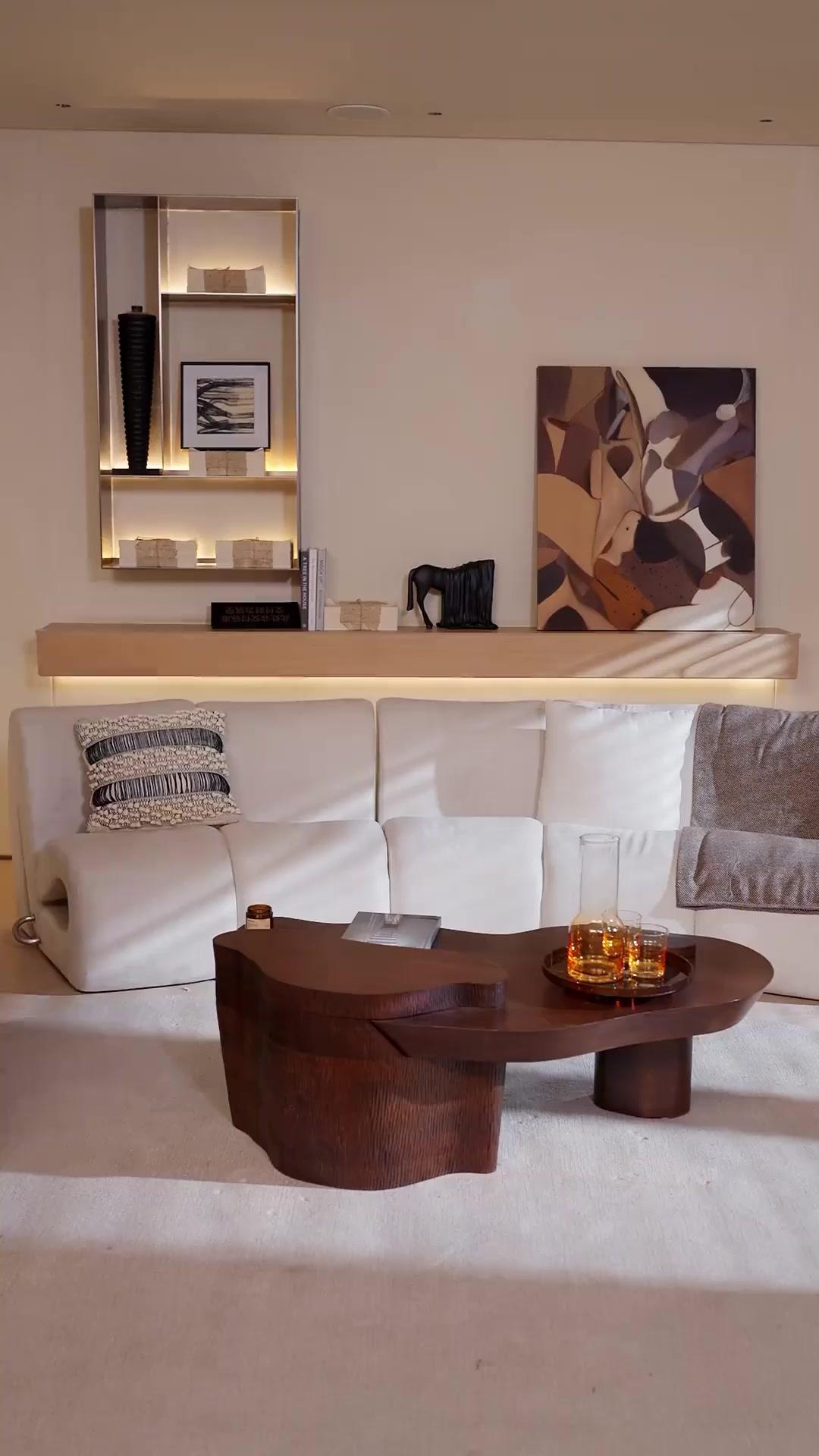 يداي اللتان تمسكان بالخيانة