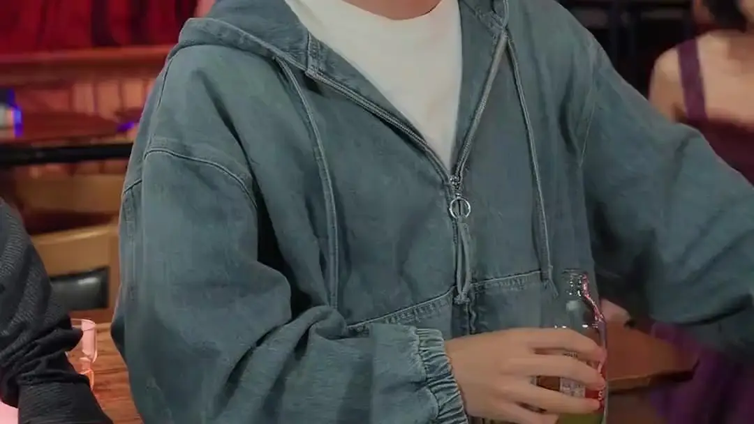 (Doublage) MA FEMME, LA PDG : Quand le passé frappe à la porte du bar