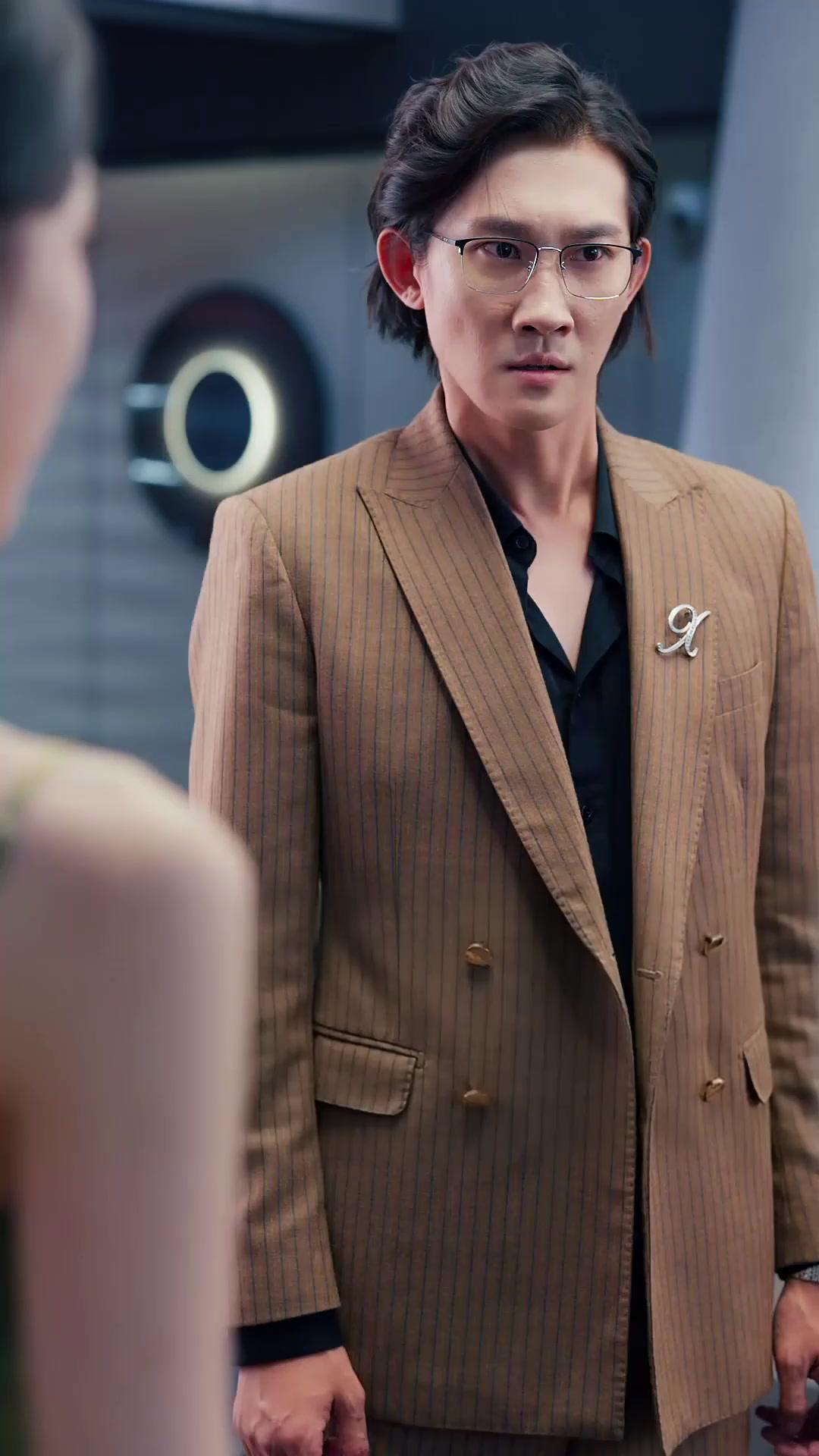 Rahasia Suamiku di Balik Pintu