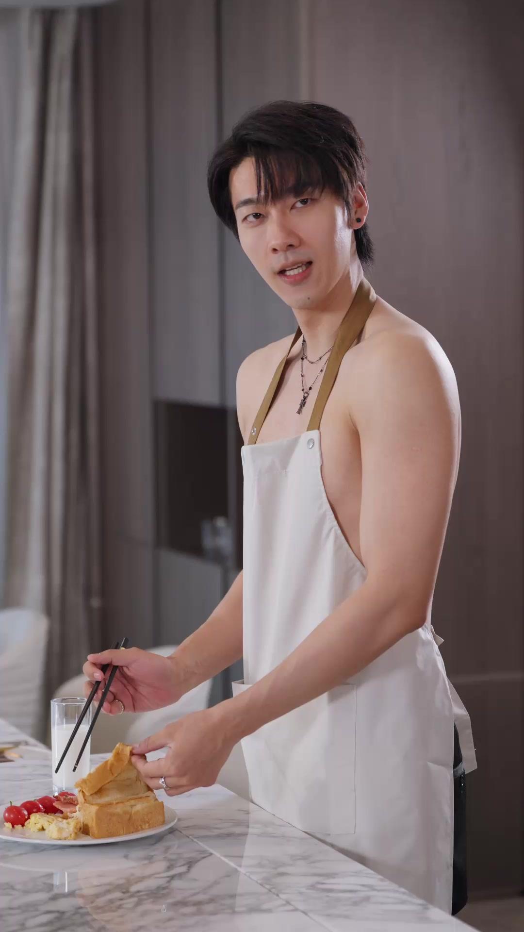 LE LOUP BAISE SES ESCARPINS