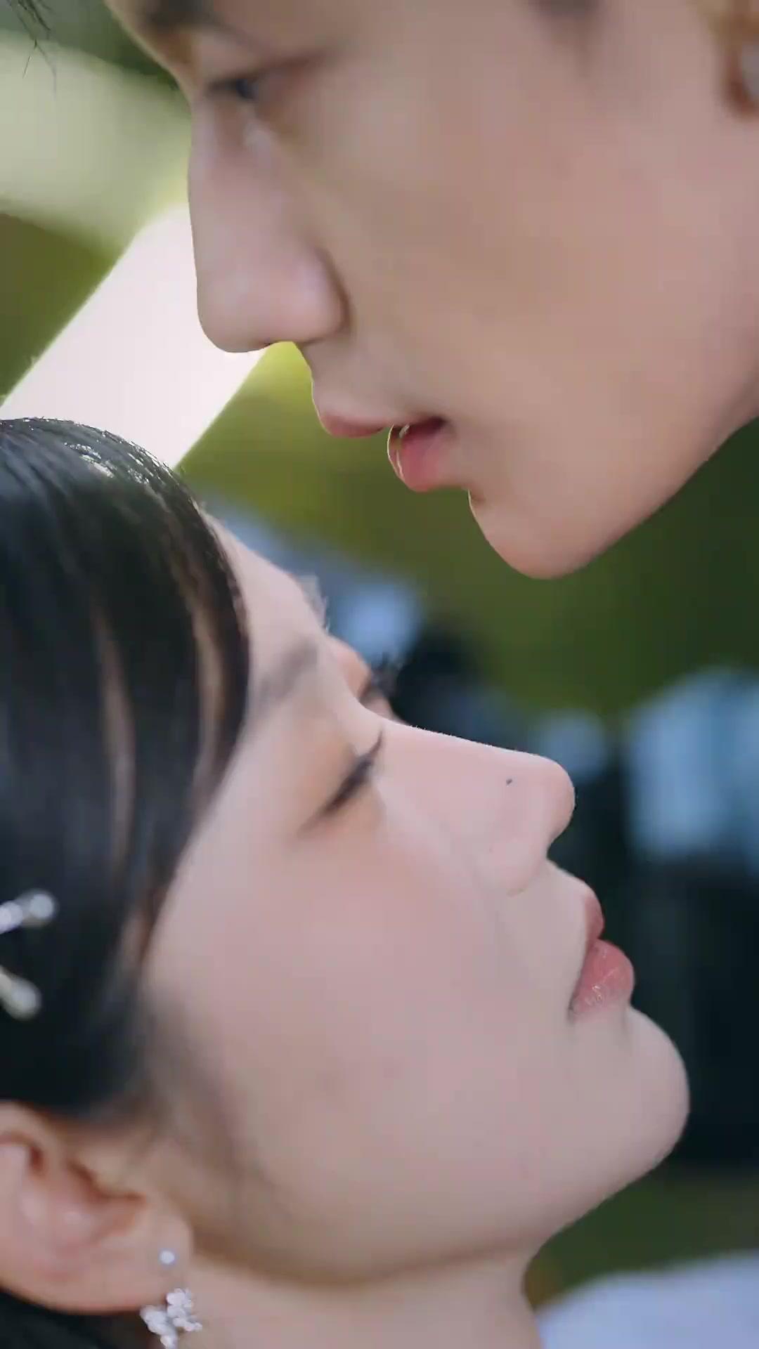 Amor secreto, bajo el mismo techo 