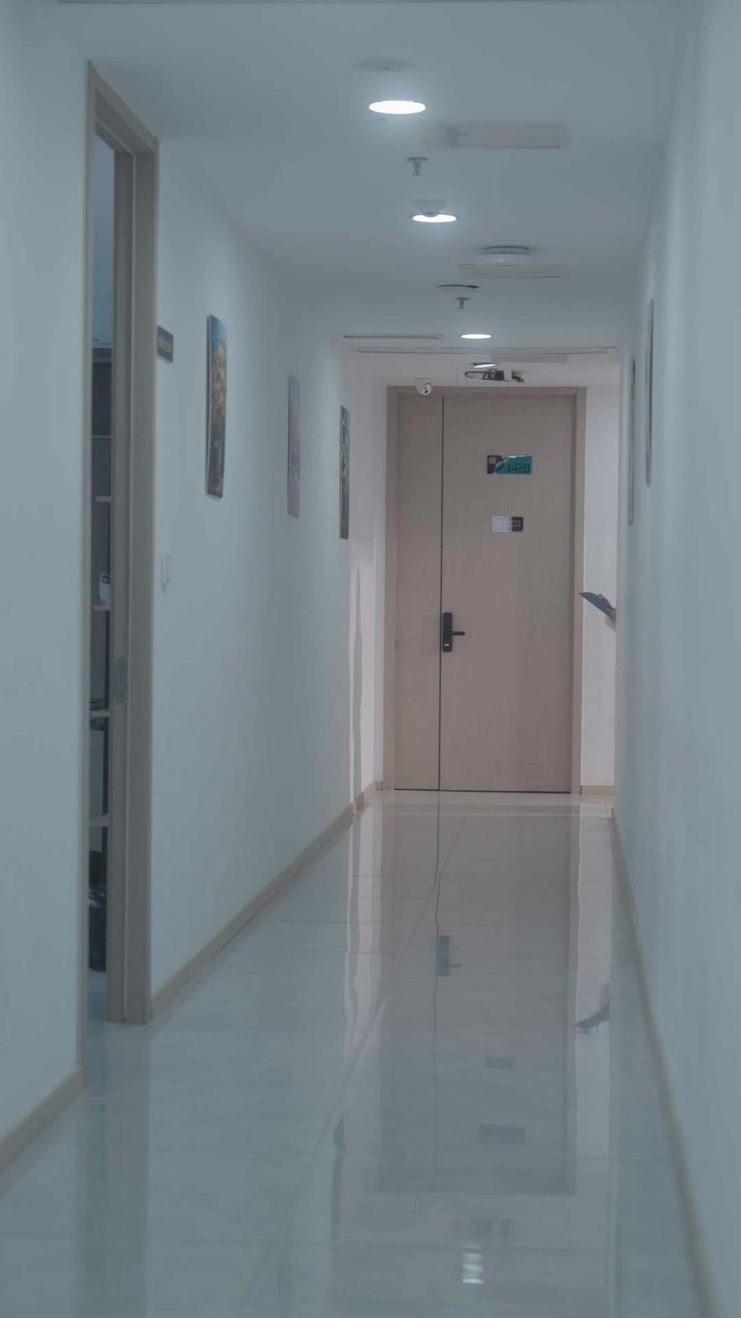 Pacarku Kaya, Hidupku Sempurna