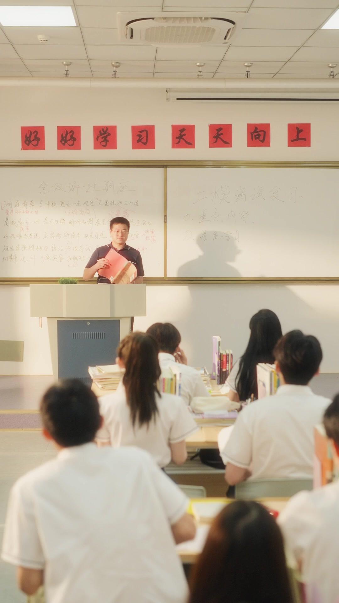 Dewi Sekolah Balik Naksir