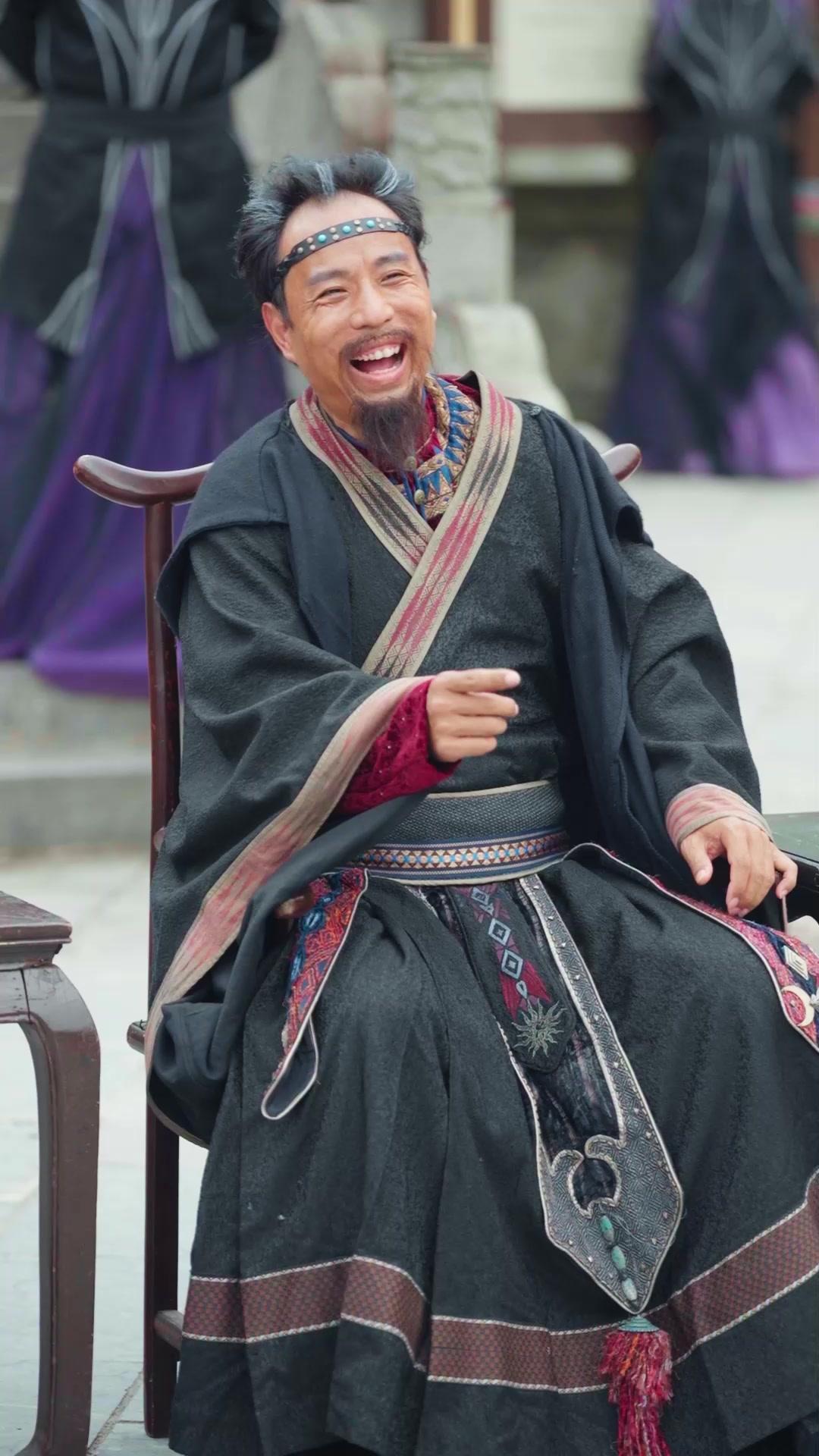 Bajo la máscara del inútil