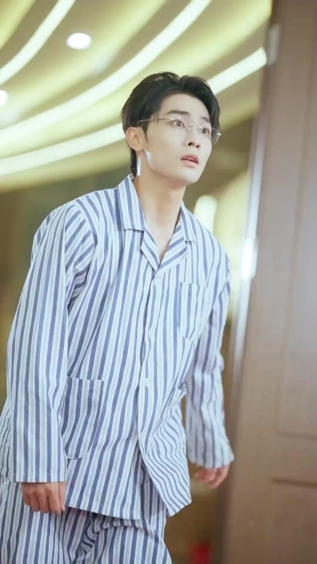 (Doublage) À SON DÉPART, LA NEIGE TOMBE