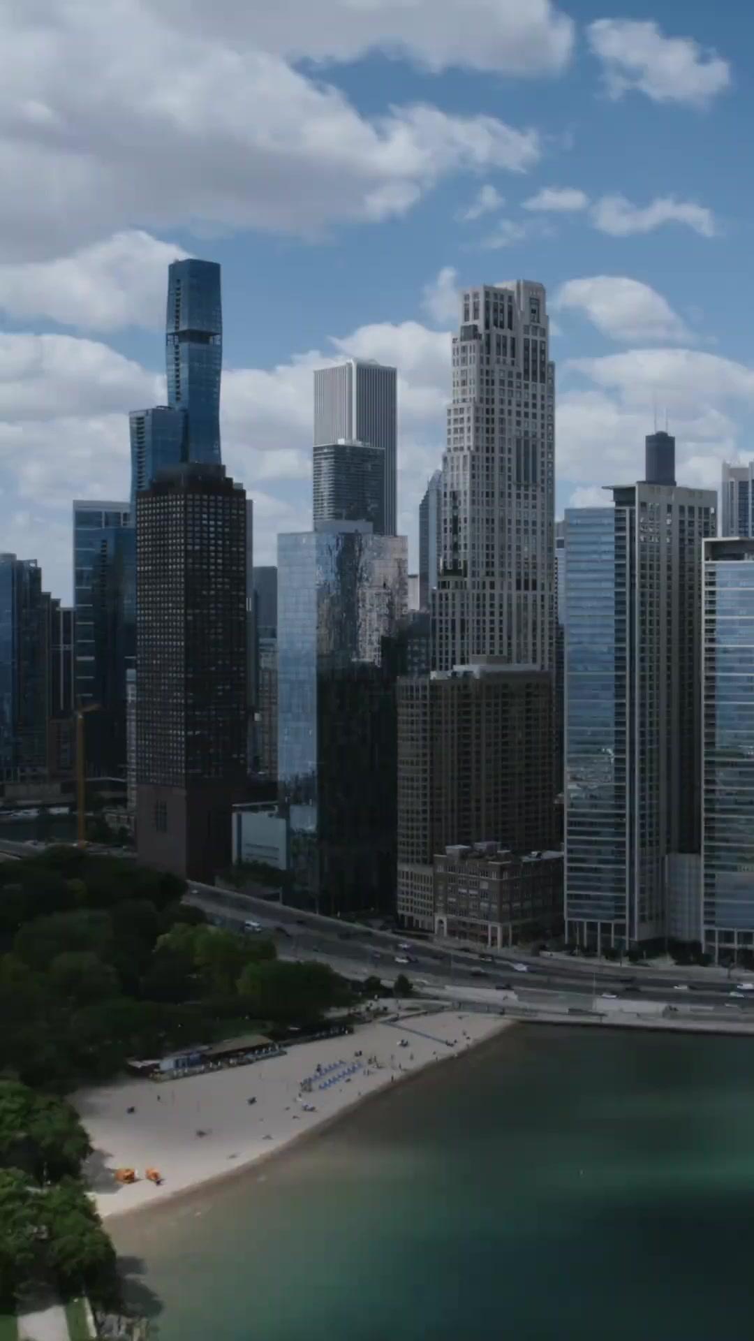 L'ÉTREINTE ET L'ADIEU