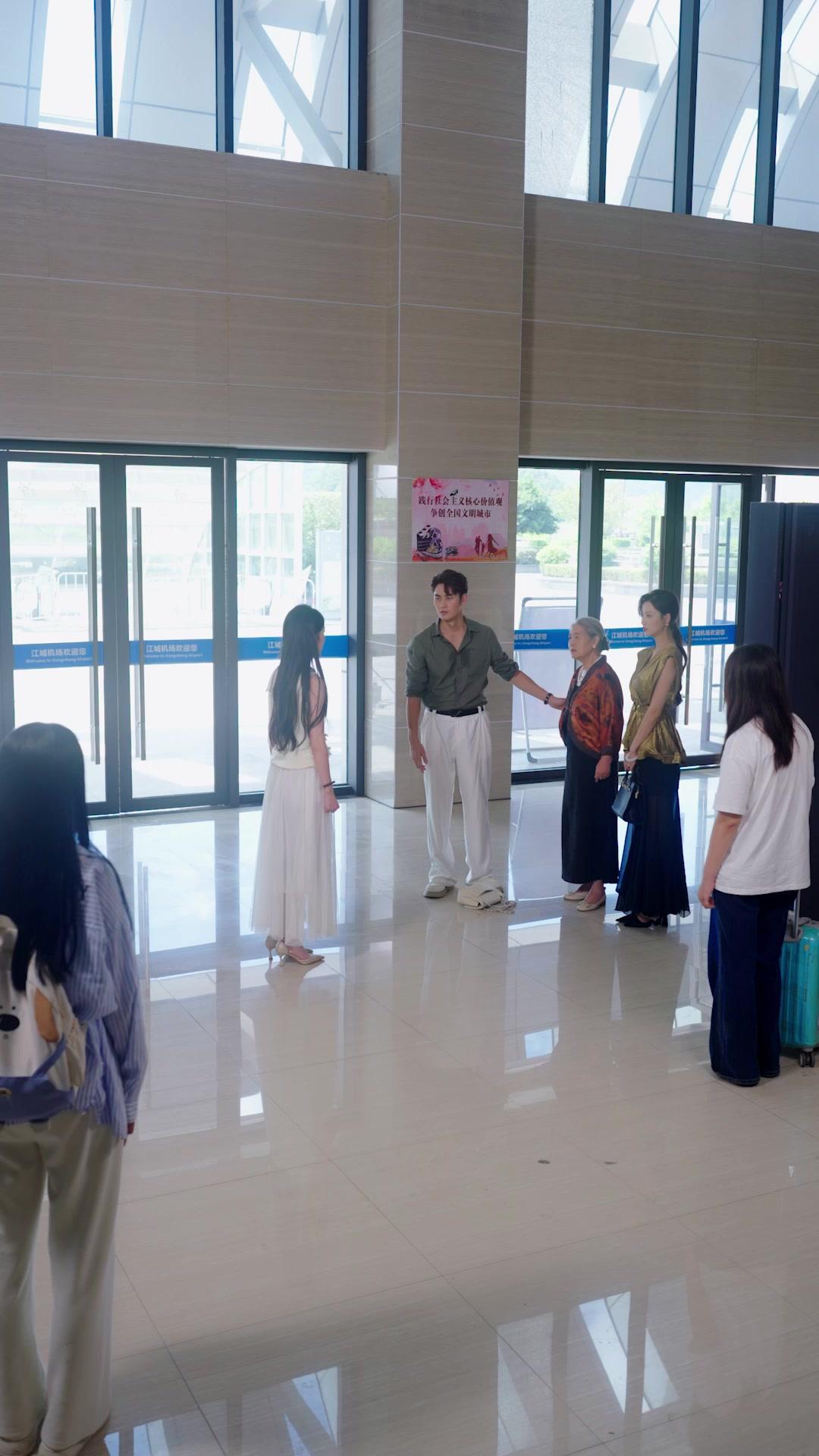 被拋棄後，抽中傭兵未婚夫