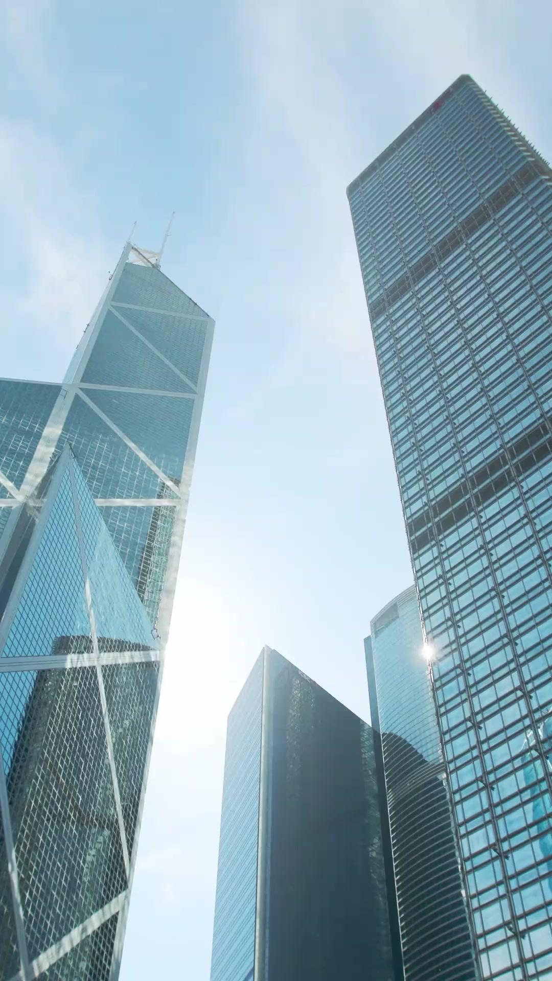 COPINE PAYANTE, ÉPOUSE OUBLIÉE