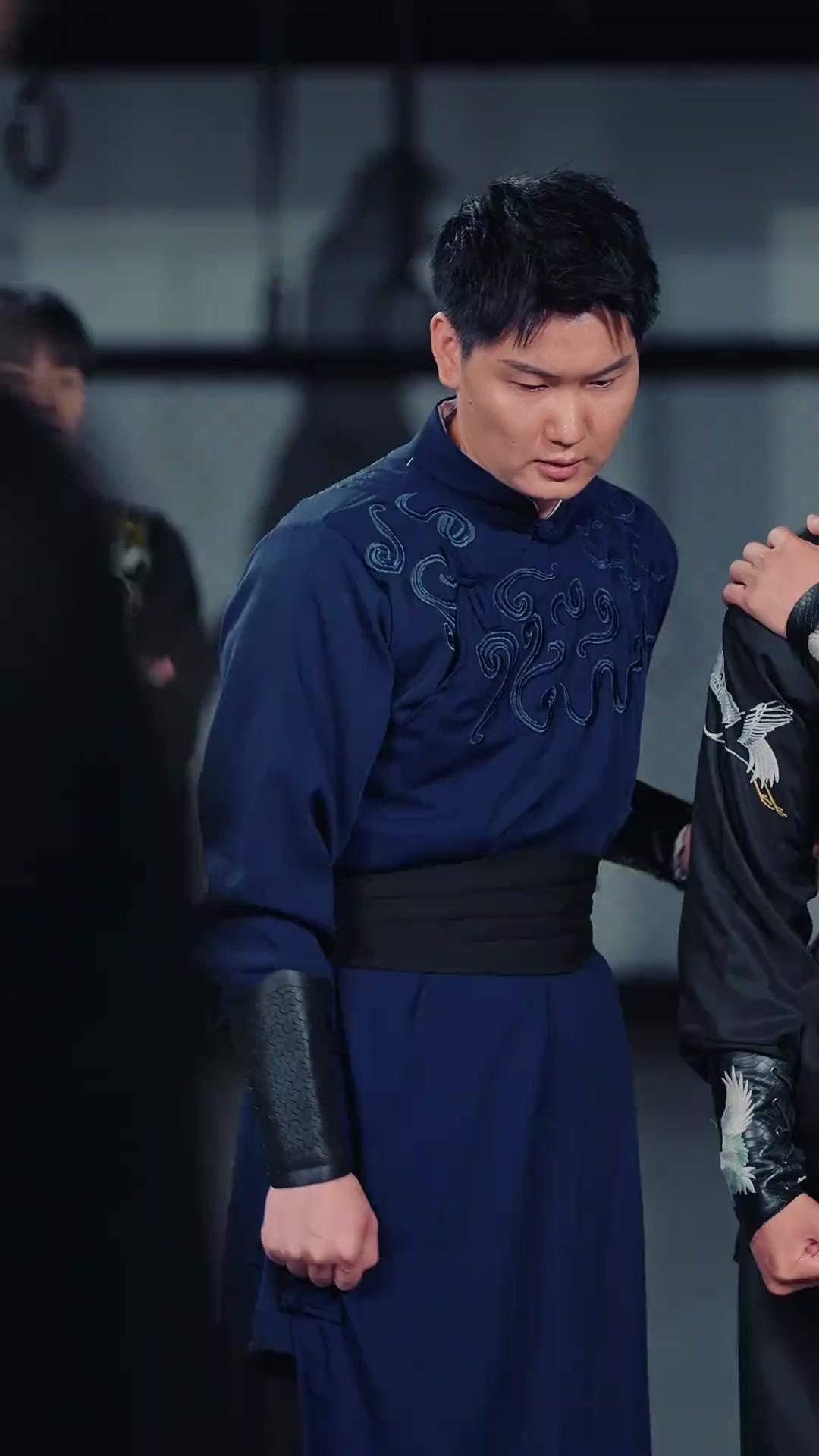 (Dublajlı) Mühürlü Yumruk